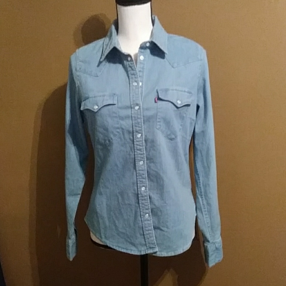 Levi's tailor fit chambray button-down